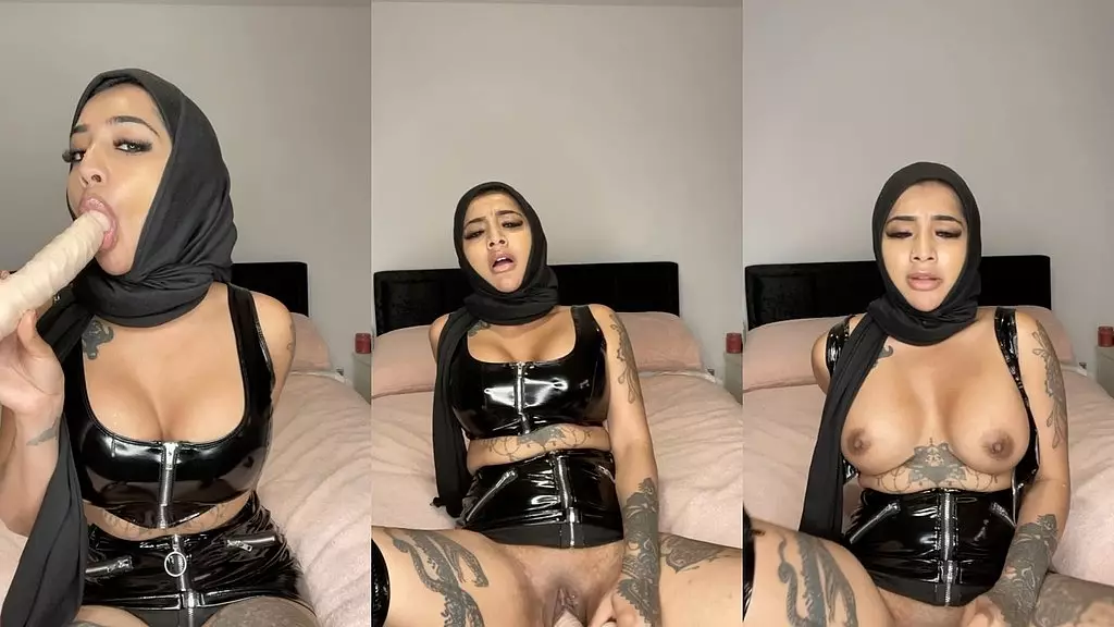 hoejabi в латексе 2 части, будучи похотливой шлюхой с дилдо bwc