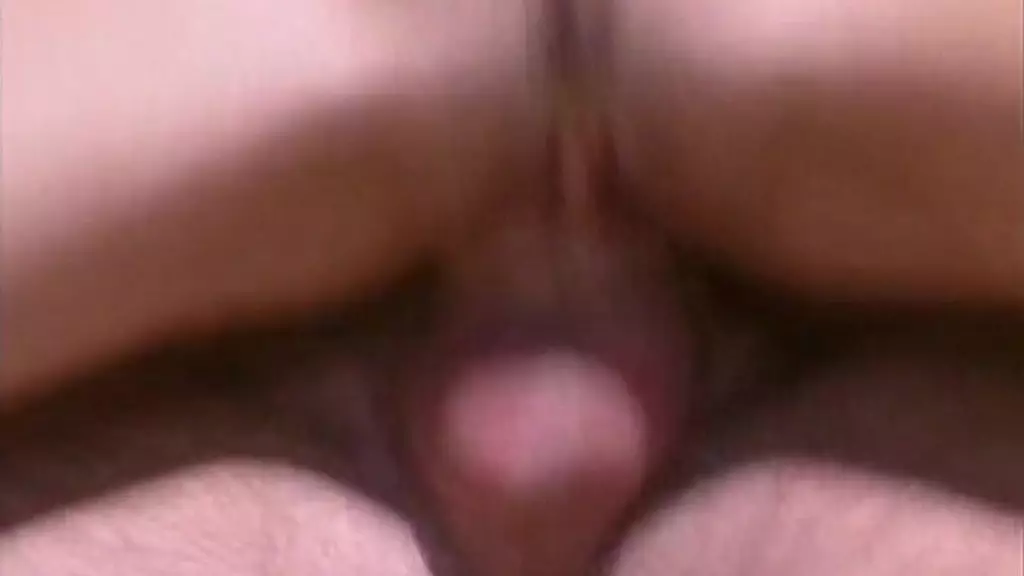 Соррика занимается сексом втроем на пляже