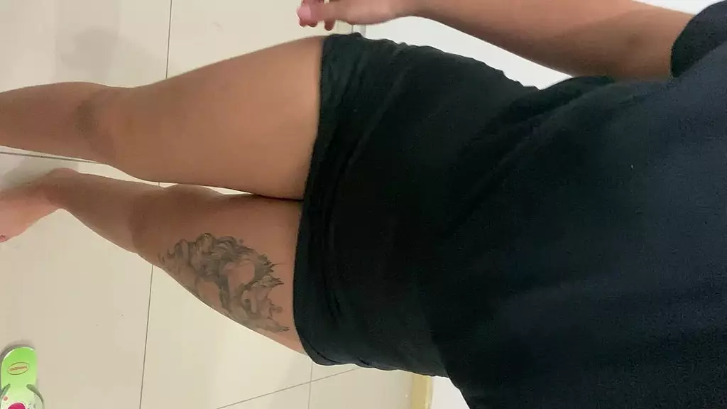 факс показывает свои навыки в танце