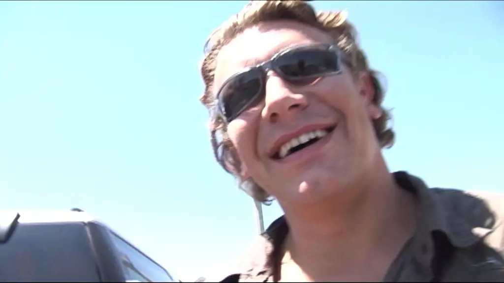 иди и трахни свою мачеху, пока твой папочка не получил