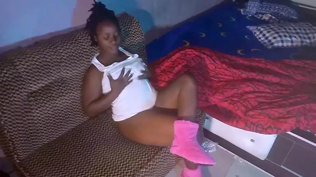 девушки-соло Naija - интервью с Booty Barbie