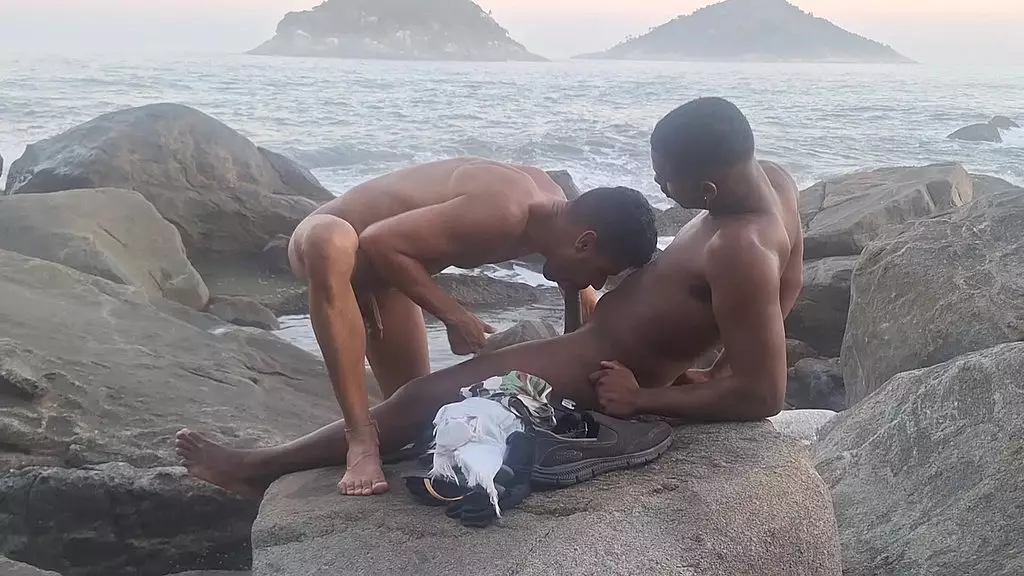 putos transando na praia no rio de janeiro aos olhos de curiosos