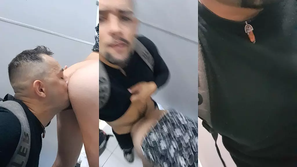 sexo com macho bem interessante no Banheiro do mercado