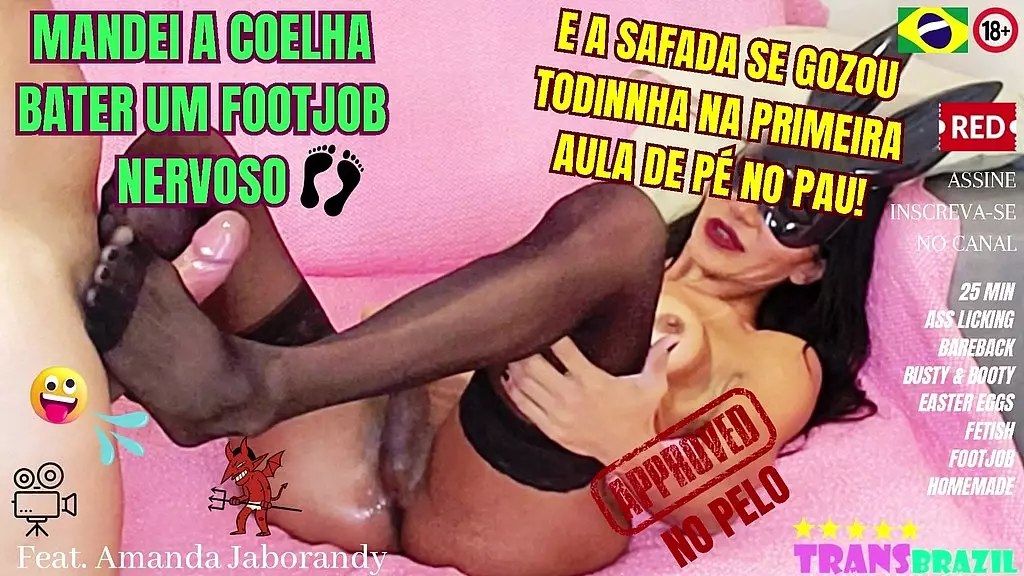 Mandei a coelha bater um footjob nervoso ea safada se gozou todinha na primeira aula de pe no pau!