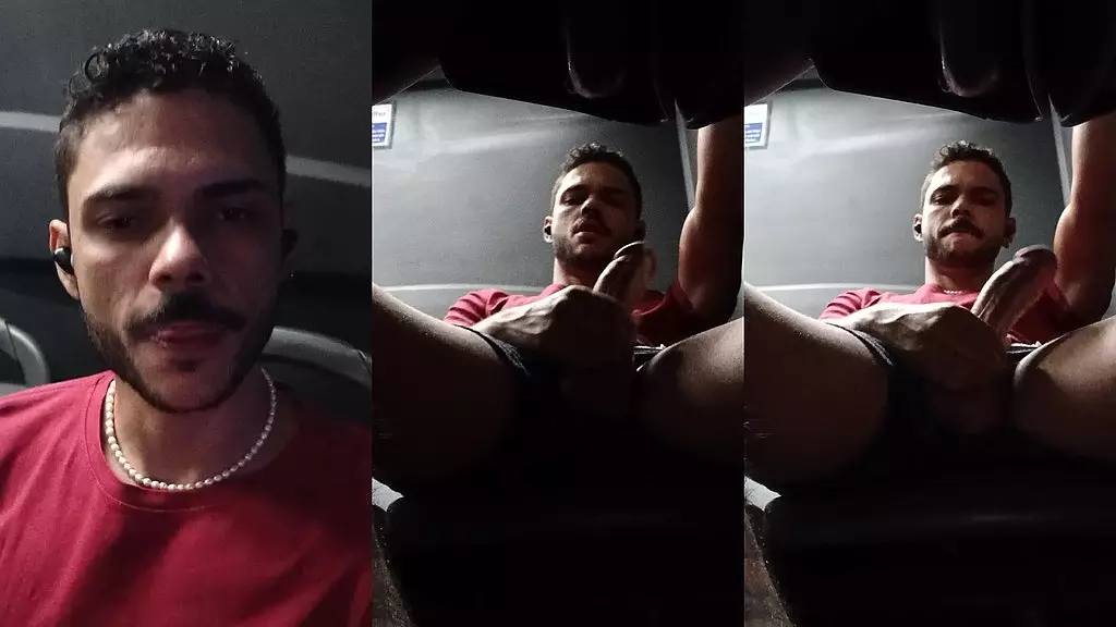 e eu sendar no ultimo Banco eo tesao aparece