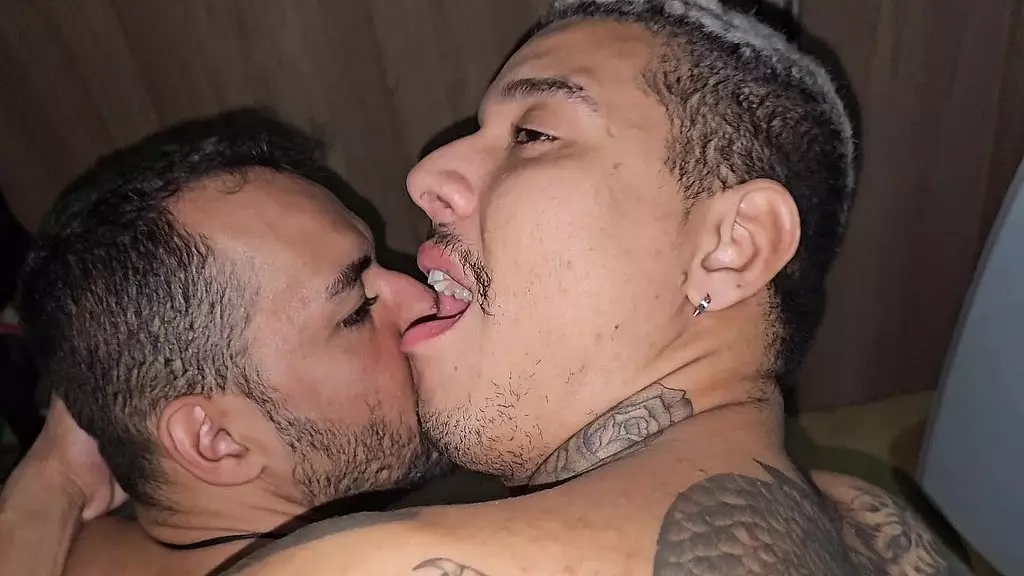 tatuado trepando com casal de gays que sao muito putos na cama