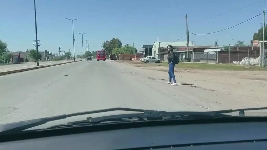 desconocida de la ruta me paga el Favor con su culo