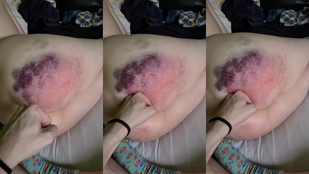 развлекаюсь с замедленной съемкой на своей прекрасной помятой заднице!