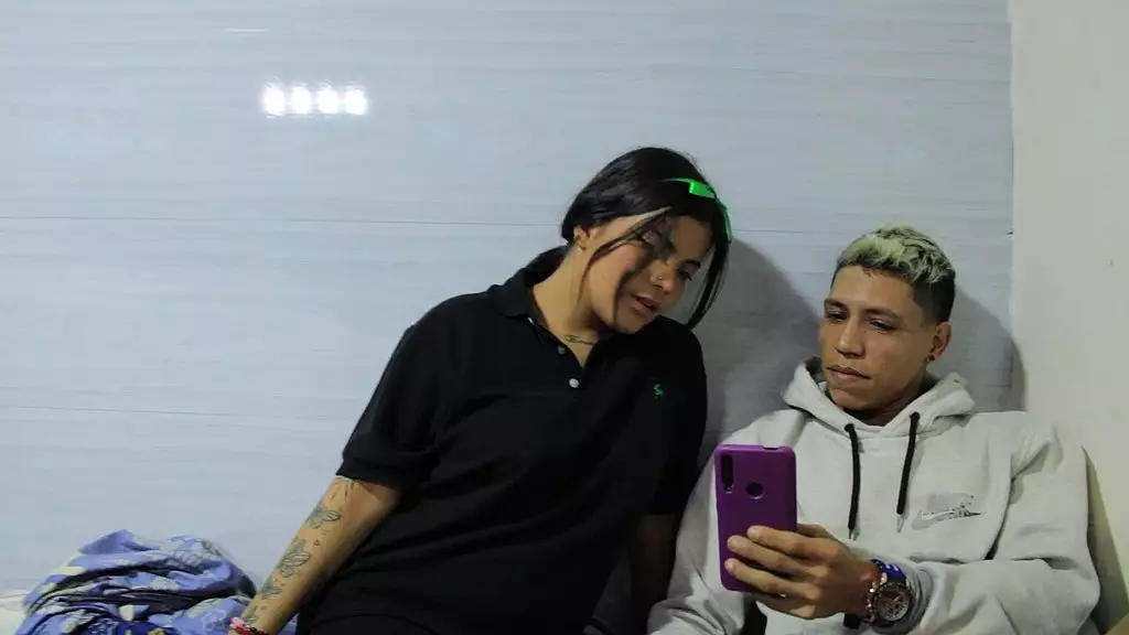 познакомьтесь с моей мастурбирующей сестрой и дайте мне кончить на нее. pov- culona