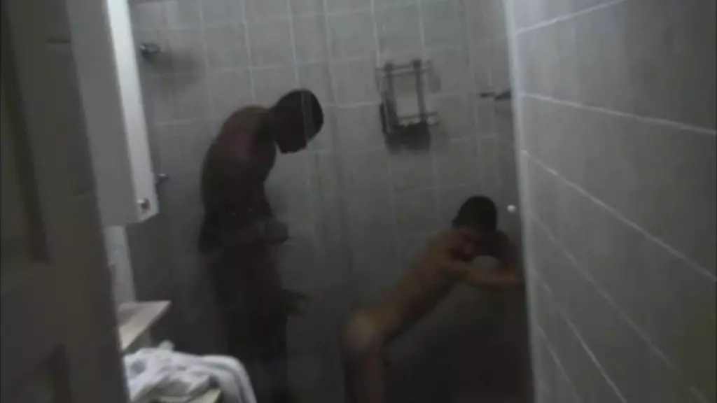 Франциско Маседо идет по улице и видит Риу Мело, это не дает никаких указаний