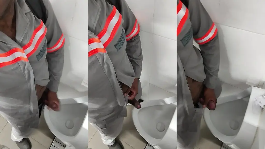 trabalhador colacao a rola pra fora do uniforme e comeca a bater uma e comeca a bater uma
