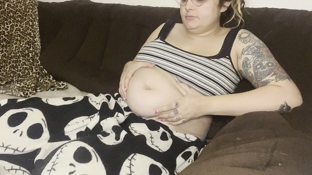 rebeca addams_relaxed-on-the-sofa