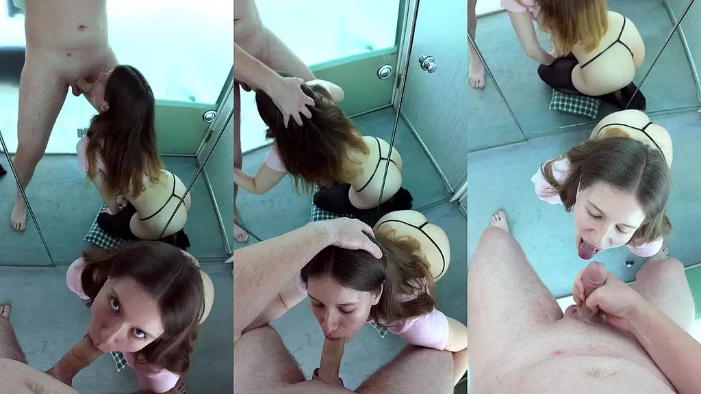 симпатичная крошка получает вознаграждение в виде спермы после того, как отсосала его член