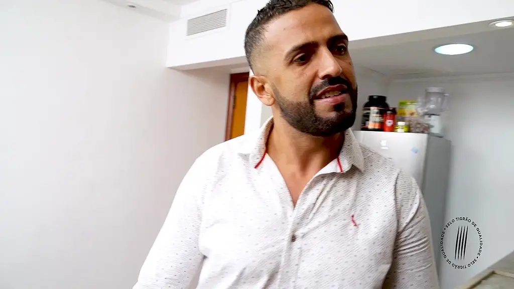 la furia da corretora! com a polemica pocahontas carioca em seu primeiro video oficial! assista a cena completa no red! imperdivel!!!