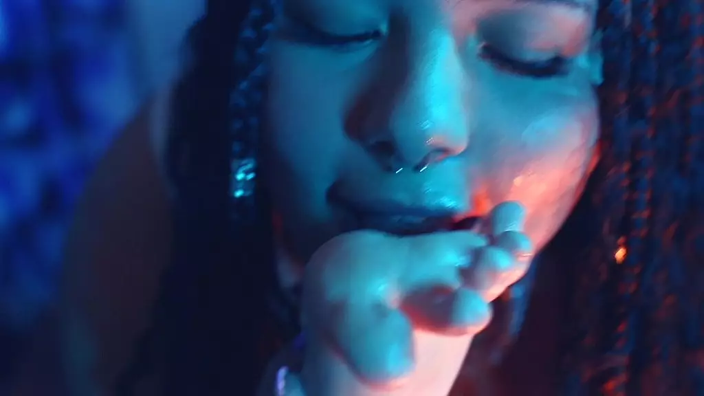 непослушная тренировка по дрочке ногами и поклонение ногам