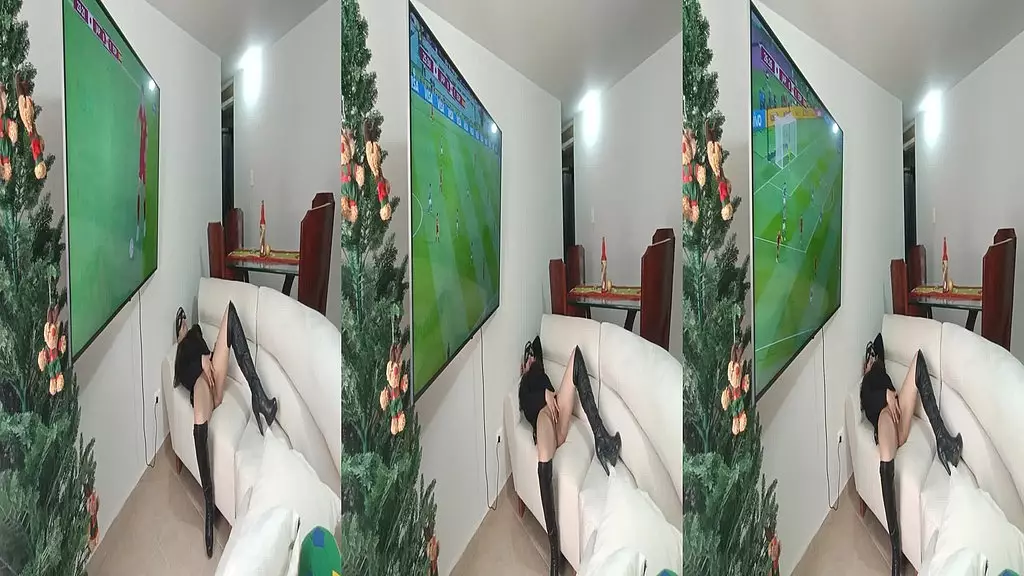 mi primamastra se Calienta viendo el partido de espana vs japon le encanta tocarse la concha y el culo 3