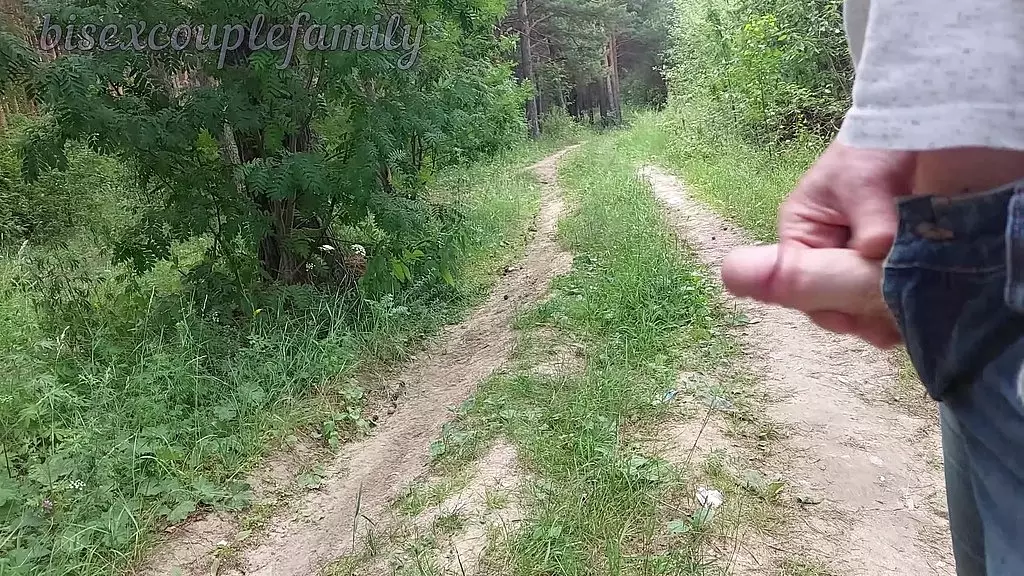 сосед в кустах смотрел, как я кончаю