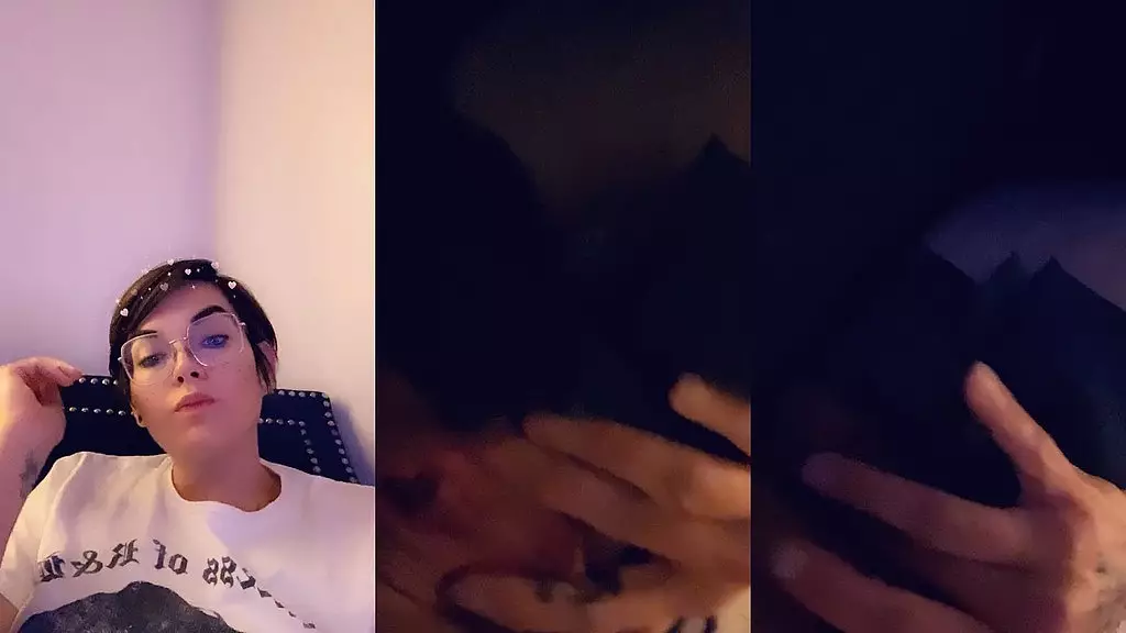 m3dusa тайно играет со своей киской