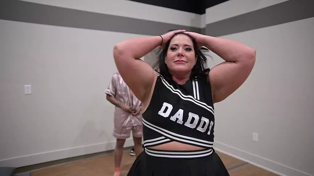 толстая белая футболка с большой шикарной задницей глотает BBC