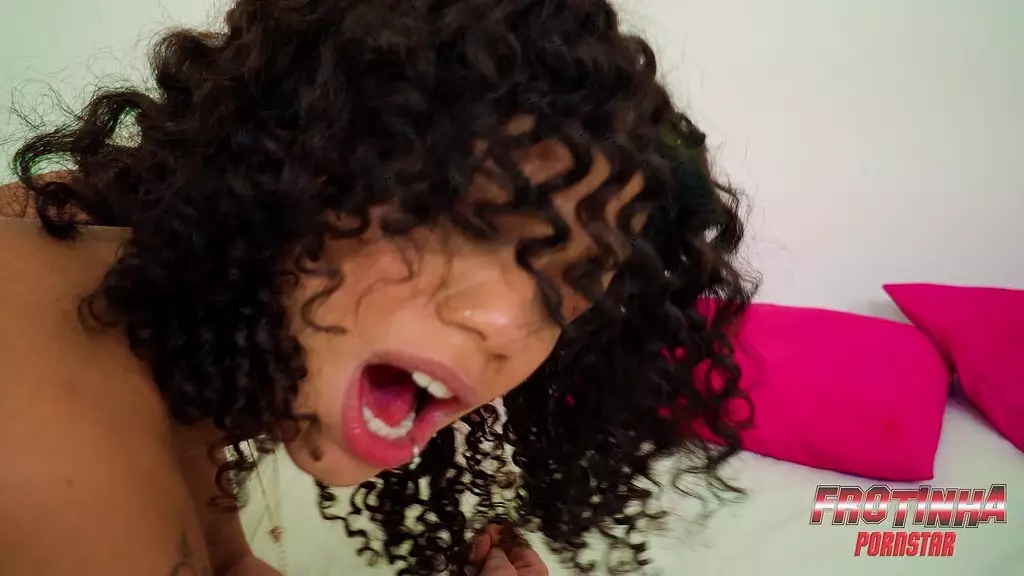 зову горячую мою ninfetinha, чтобы она трахнула мой член так же вкусно, как она это делает