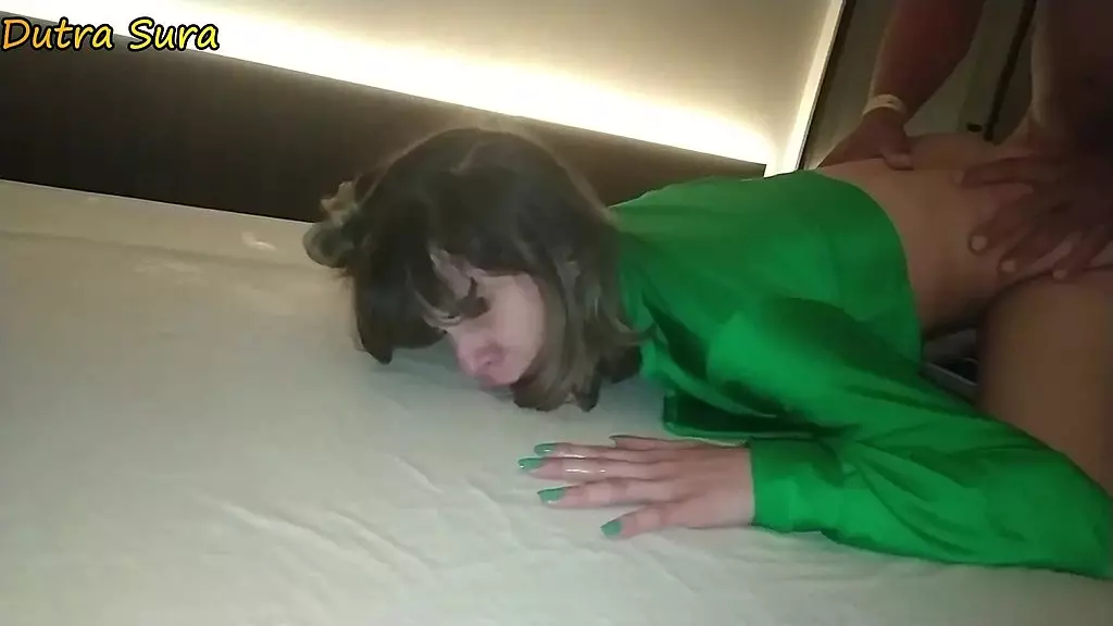 quando eu vi o tamanho do pau dele eu pedi pra ele entrar e me fuder bem gostoso. no fim ainda me deu banho de porra