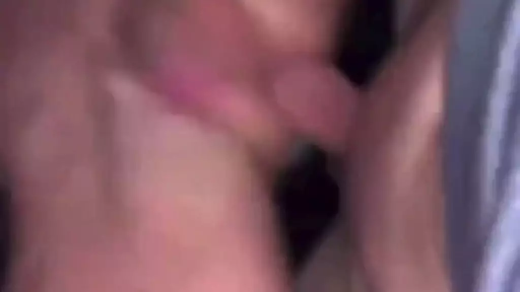 твинк едет на члене в машине