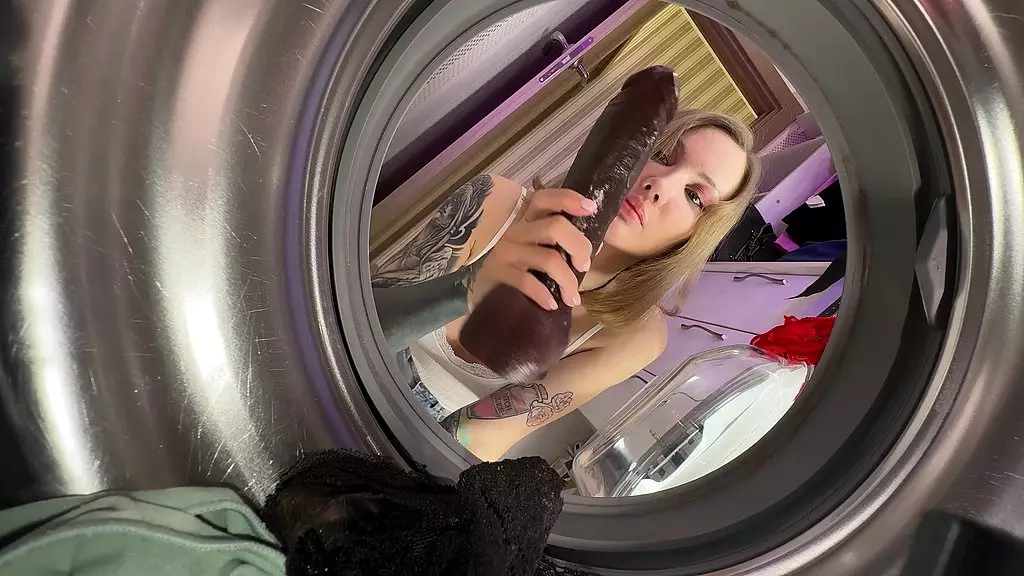 наслаждались играми с дилдо