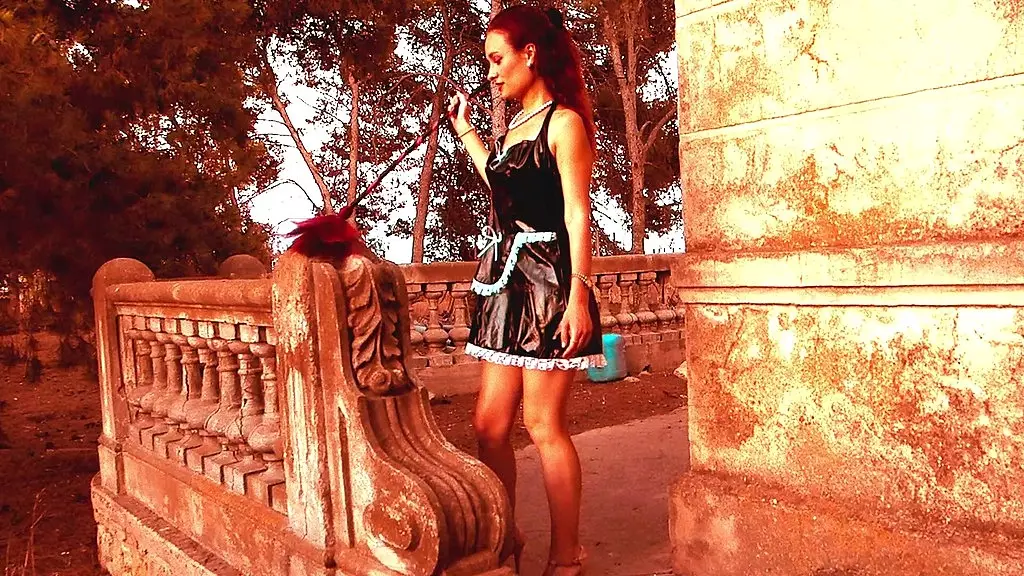 ариэль ортиз - порно чача, и она мастурбирует между чистым домом своих любовников