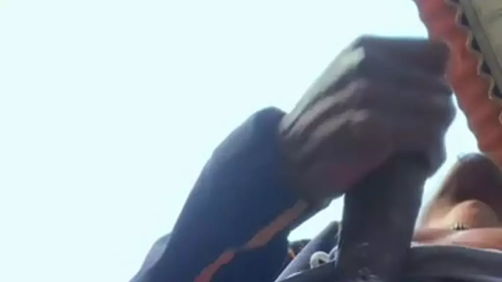 трахнула его за общежитием