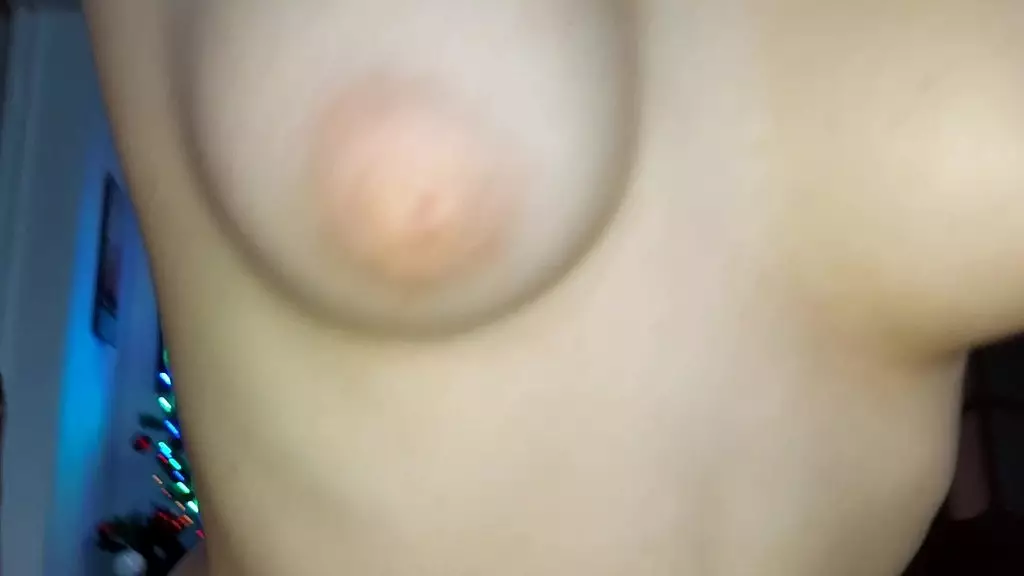 долгая сессия жесткого секса с горячей девушкой-подростком в милых носках