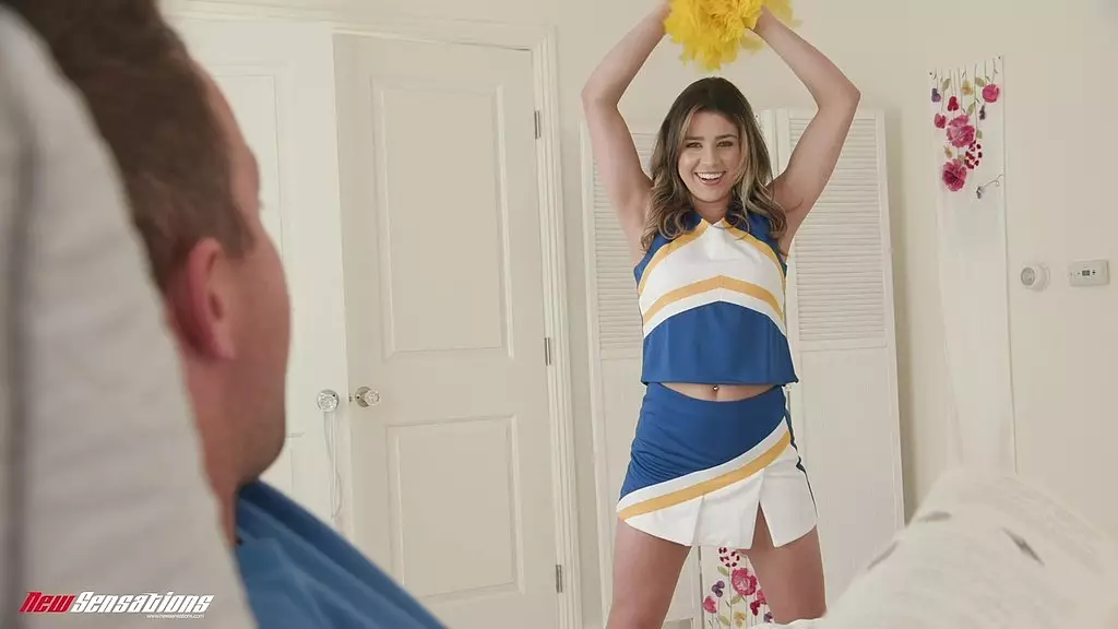 супер милая юная чирлидерша Кайли Рокет любит большой член