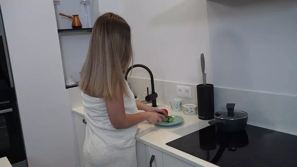 горячая грудастая малышка захотела свежей спермы