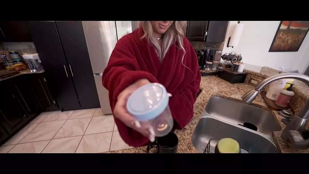 Моей депрессивной мачехе нужна полная серия моей спермы