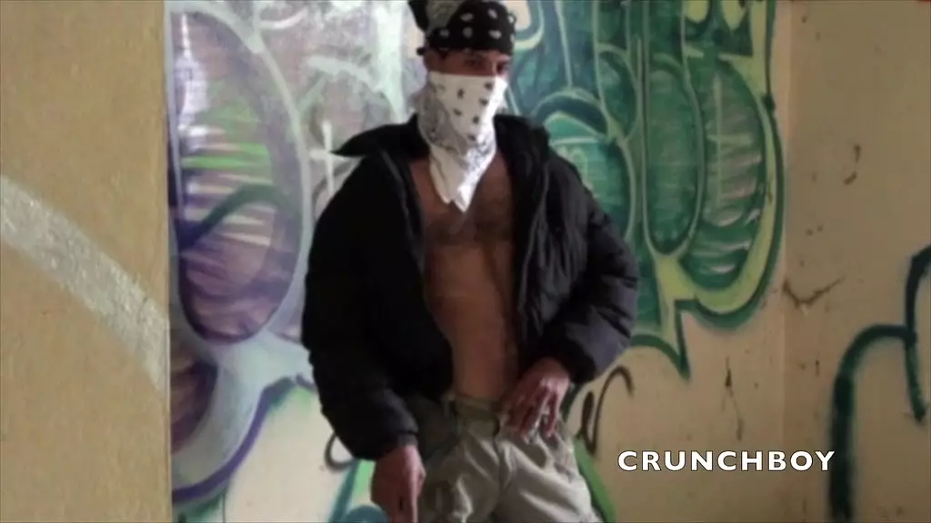 араб-натурал показывает свой член ради финансовой мотивации