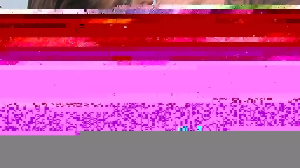 Кристина О\ Хара — брюнетка-мамочка, которая трахается со своим мужчиной у бассейна