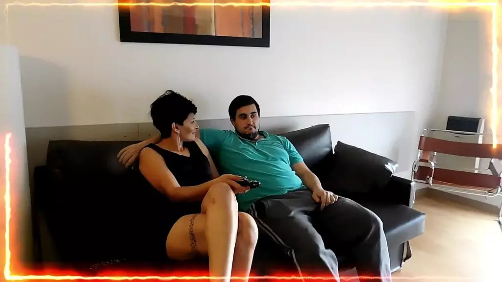 ahogada de tanta pija en la garganta и al Despertar se coje al medico que la atiende, no Tiene Limite la puta no para nunca, quiere verga como sea