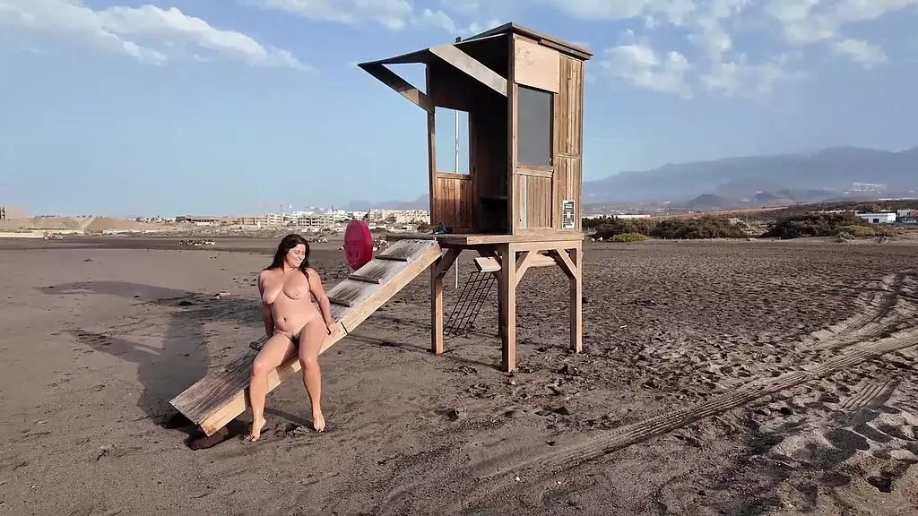 мачеха просит своего пасынка устроить фотосессию на нудистском пляже. член во рту.. мачеха в шоке