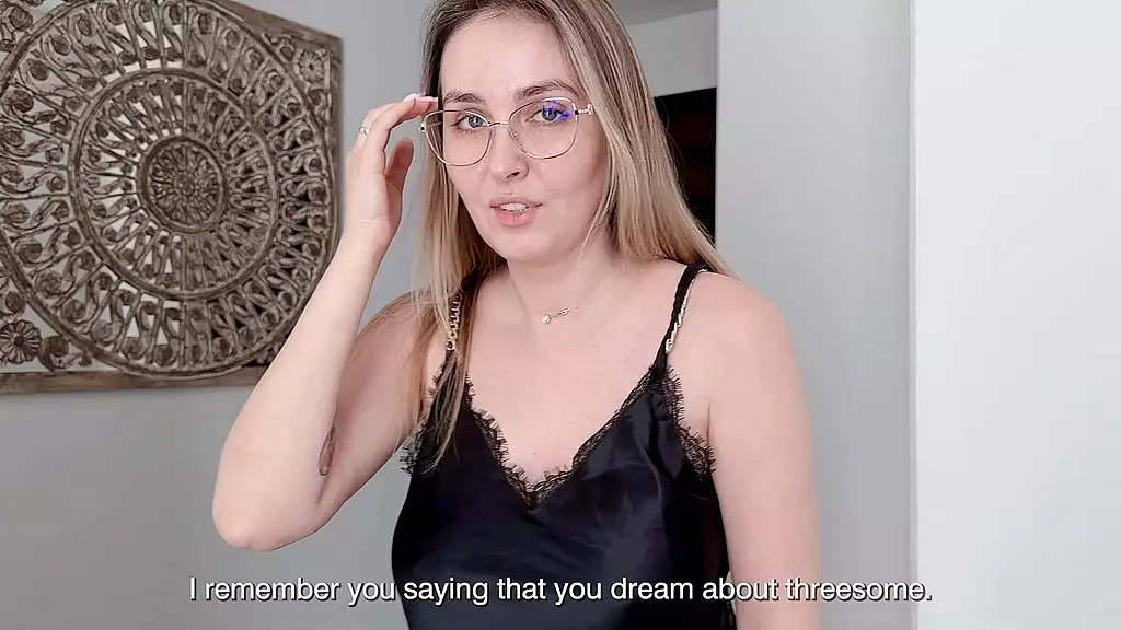 - эй, ты хотела секс втроем.!? пасынок устроил мачехе сюрприз. -