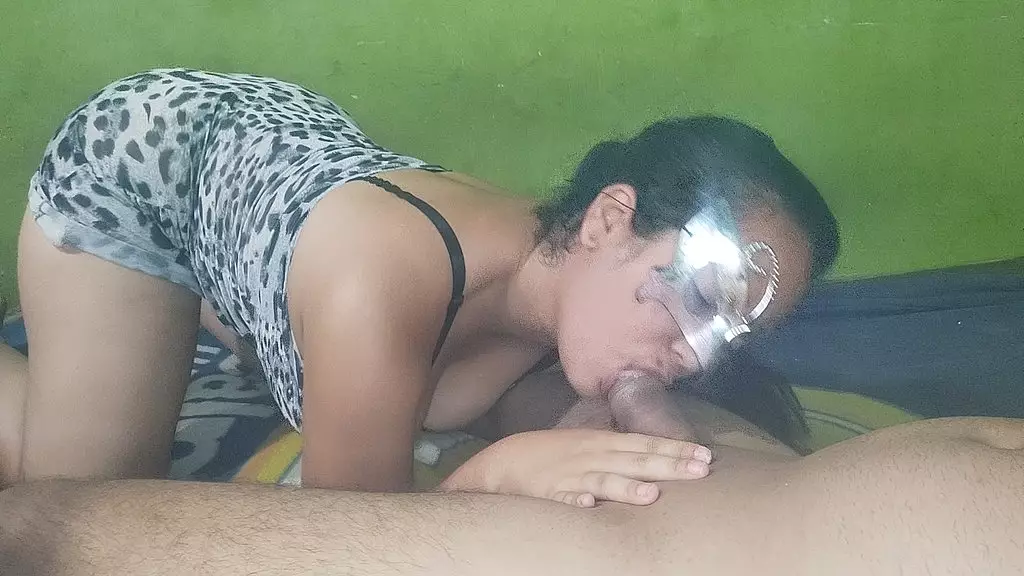 a ella le gusta chupar una verga que ya ha acabado для завершения chuparle la leche