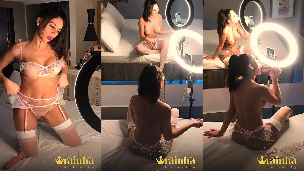 Rainha Hotwife com um dildo, чтобы продолжить просмотр видео