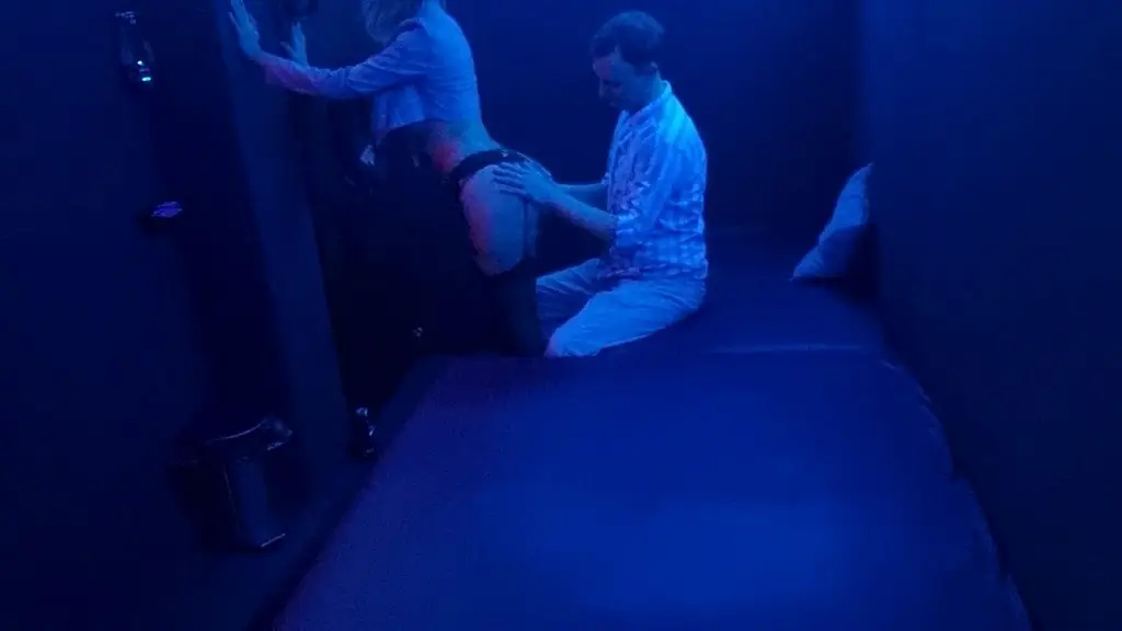 настоящая шлюха в ночном клубе