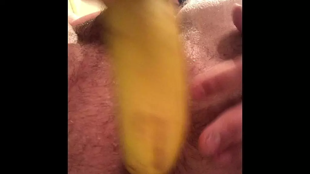 solobdsmman 16 - экстремальное введение бутылки и фруктов