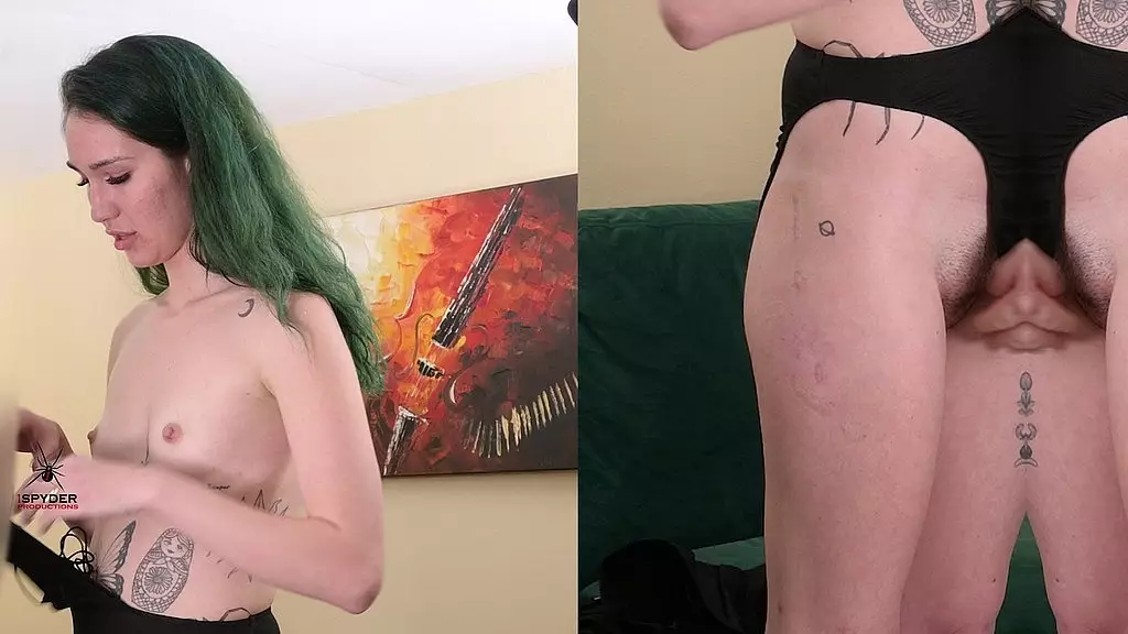 два новых наряда для летнего сезона; я действительно думаю, что ее костюм на день рождения выглядит лучше всего, но эти ничего