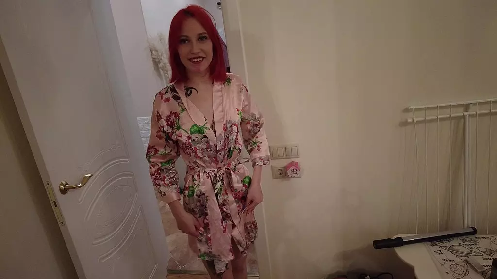 волосатый чувак трахает горячую рыжую валеру