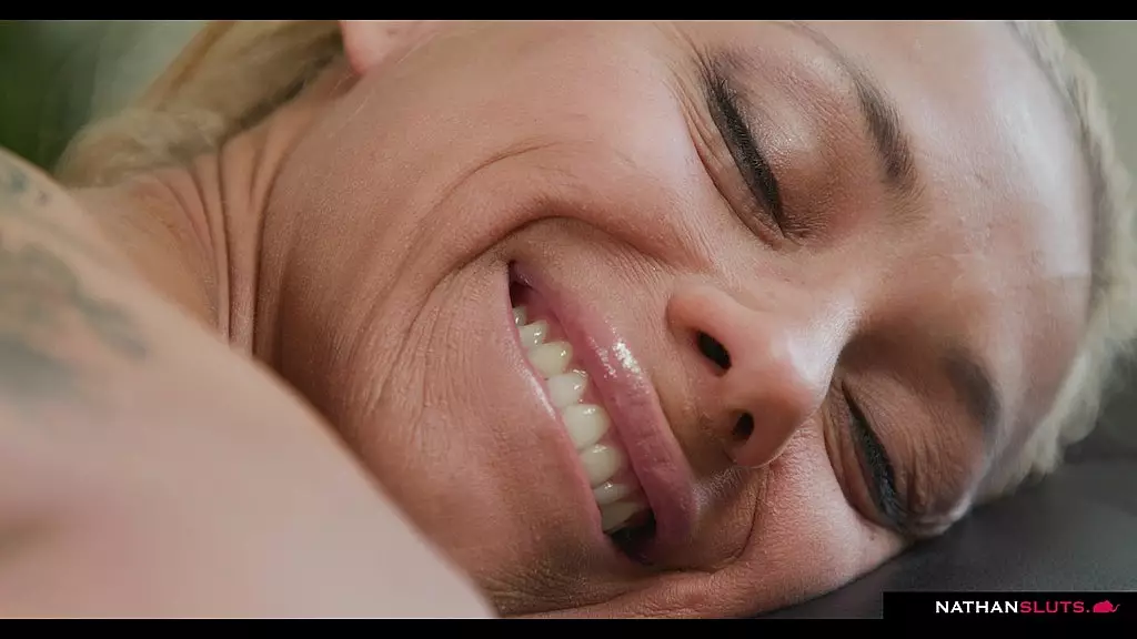 горячая латиноамериканка Вероника Лил возбуждена для анального массажа