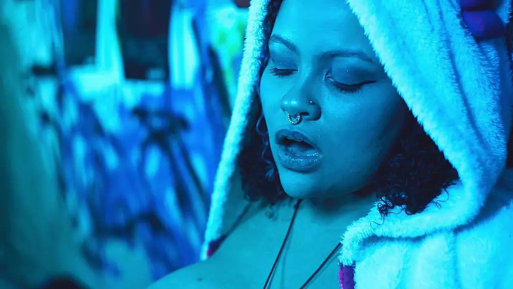 щекотка ног и игра с киской с подругой-лесбиянкой