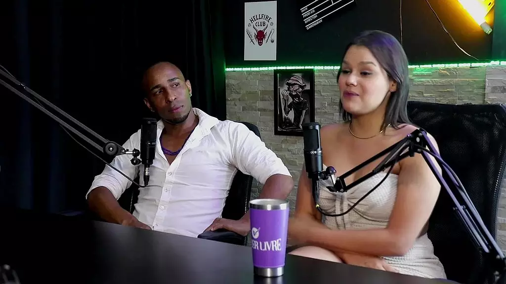 брюнетка безопасно ребола гостья наверху до негао, фазендо букет после фалара им тер а свобода, чтобы иметь как quer - негр топ делишес и Мария Биттенкур (прозрачный/красный)