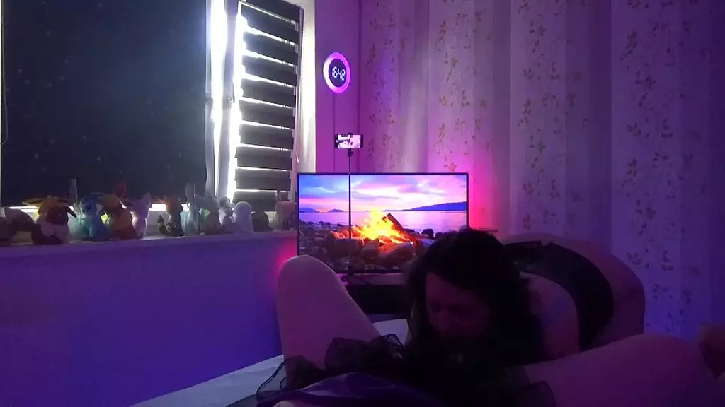 Вы когда-нибудь задумывались, как это выглядит, когда две невероятно горячие девушки делят ваш член? моя подруга и я воплощаем мужские фантазии в реальность!