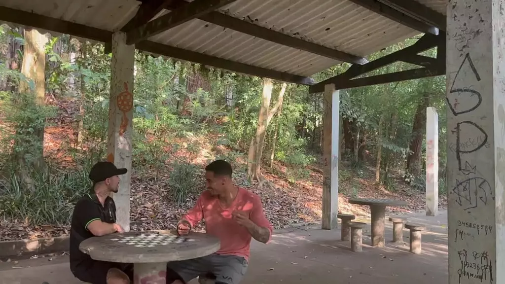 Topei um amigo na praca e ele me chamou pra ir pra casa dele curtir - parte i
