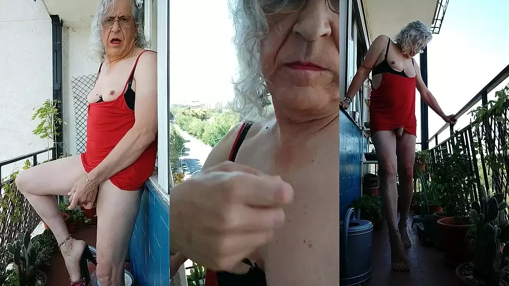 una puta en el balcon